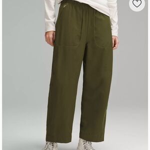 NWT Lululemon lightweight barrel leg crop pant